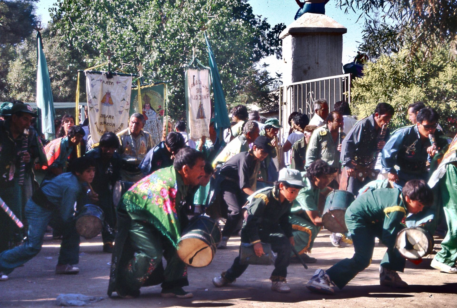 Chinos en fiesta. Flautas y tambores durante la fiesta de la Virgen del Rosario.