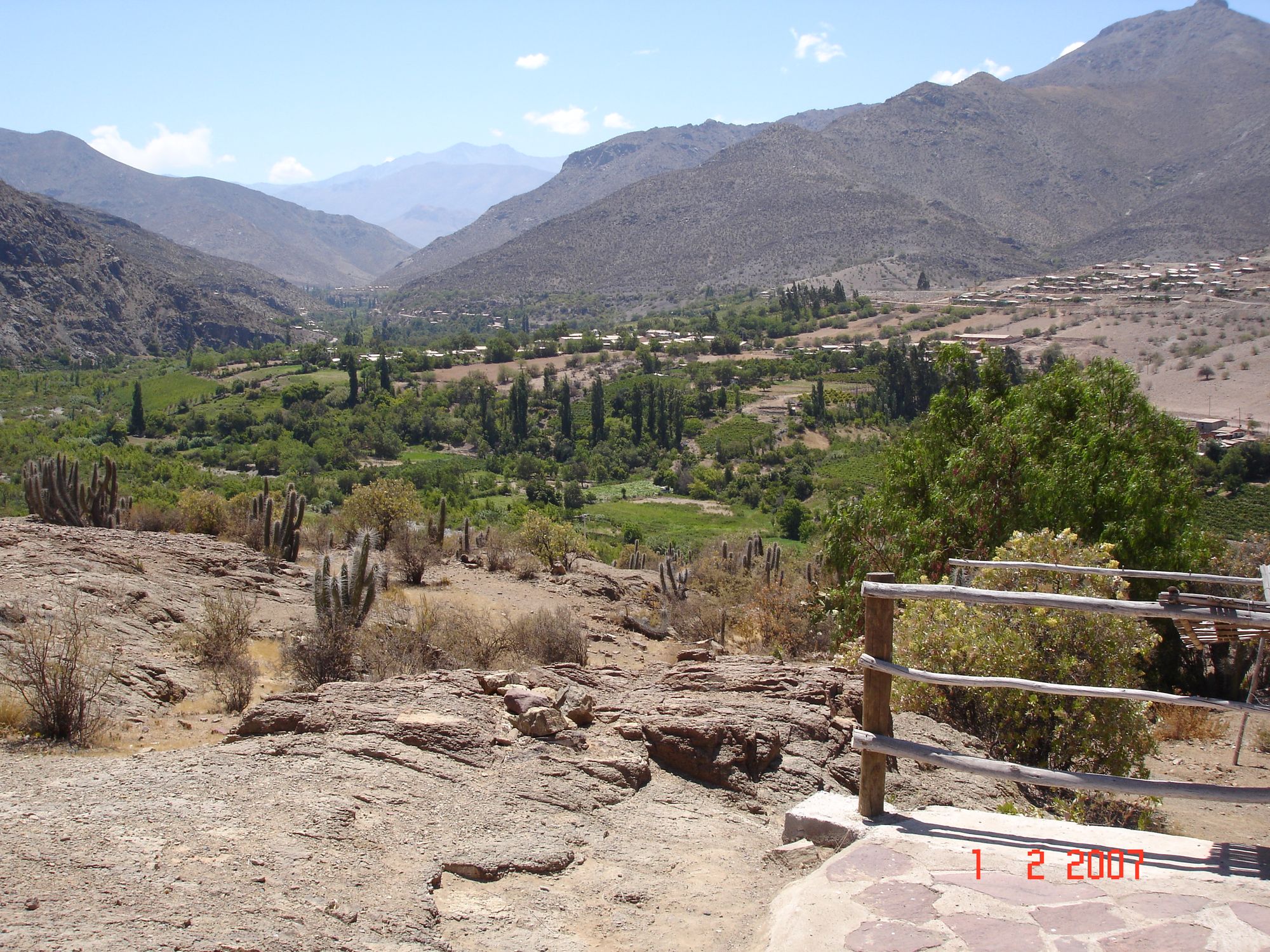Valle del río Hurtado desde un mirador del Monumento Natural Pichasca.