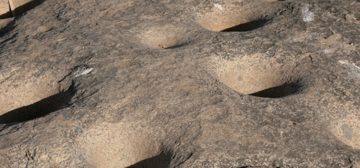Muestra: Roca de las piedras tacitas del Valle del Encanto.
