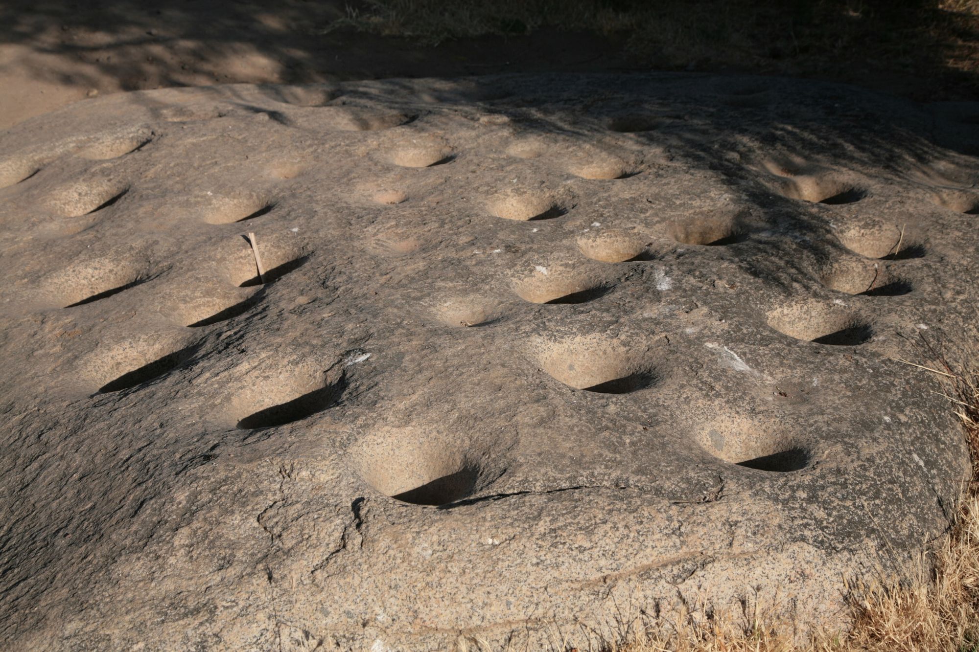 Piedras tacitas. Oquedades excavadas en la roca.